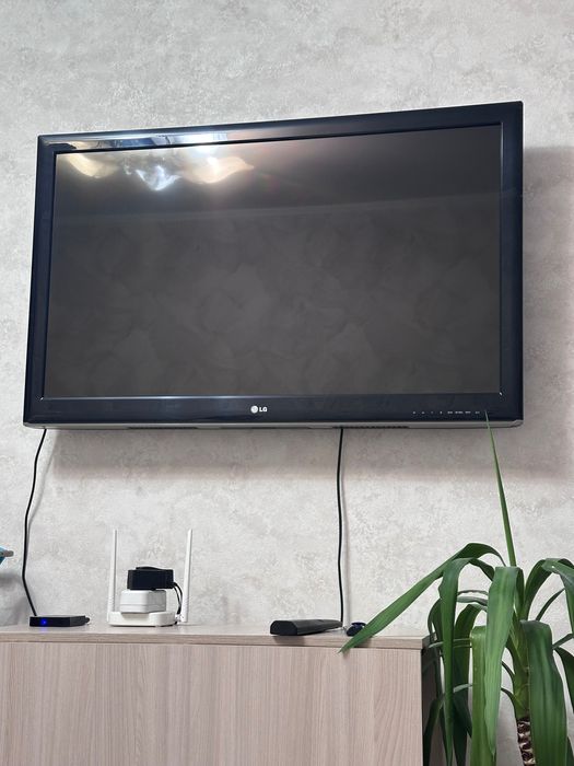 Продам телевизор LG