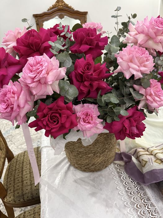 Свежие цветы в корзинке