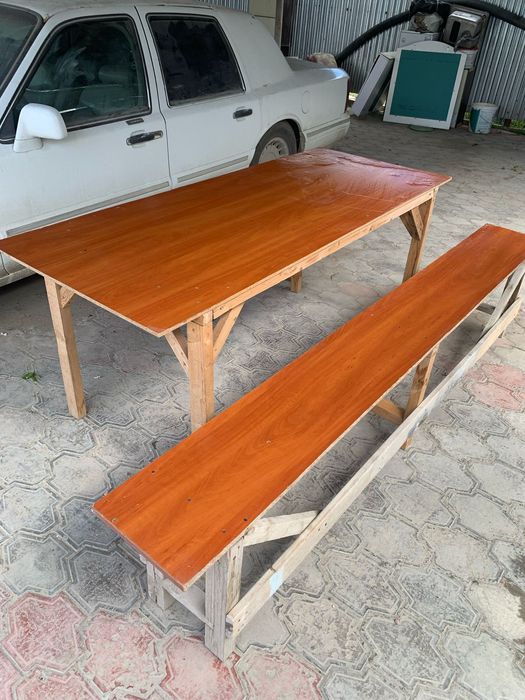 Стол и стул для праздников из дерева