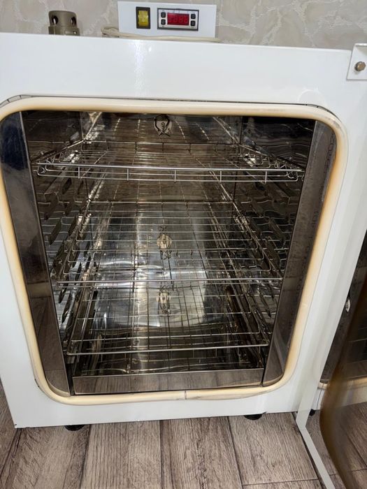 Сухожаровый шкаф