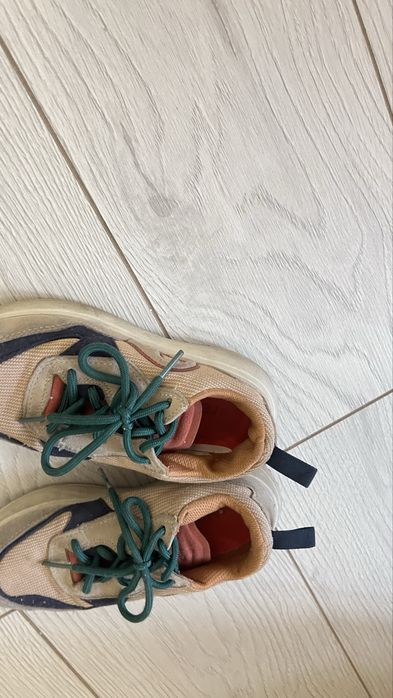 Детская обувь и одежда