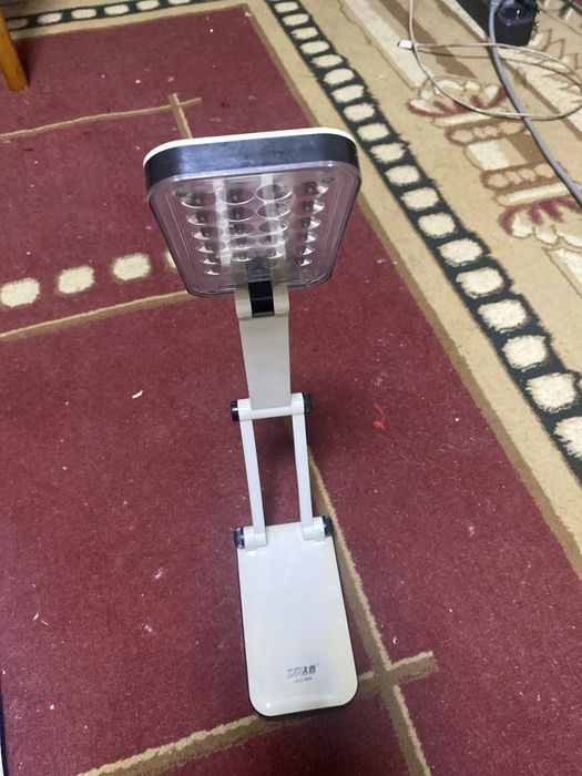 Продаю настольную лампу