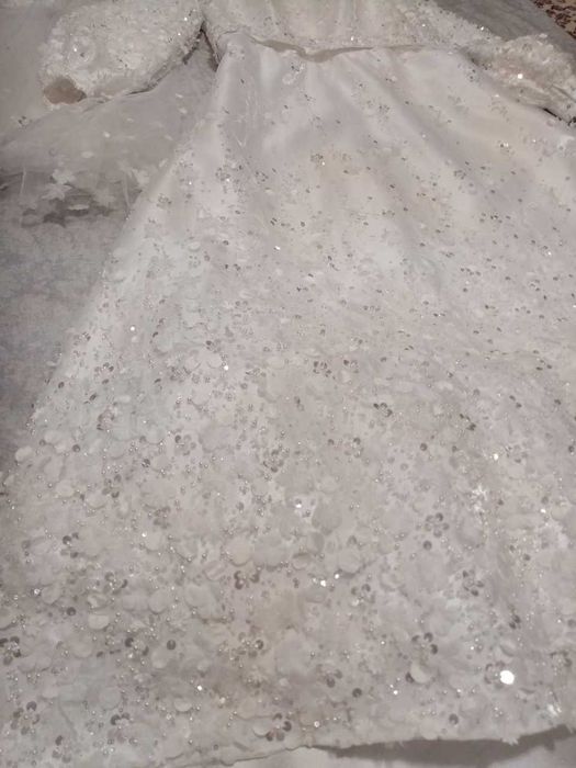 Келин куйнек сотилади. Арзонлади 1 млн сум