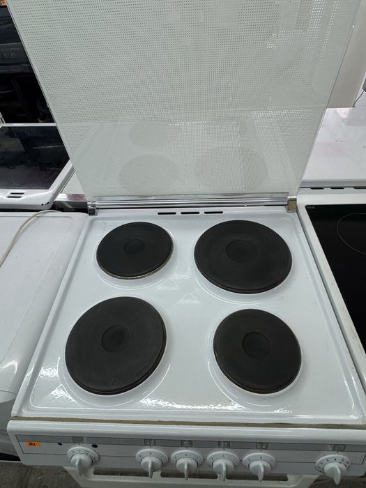 Готварска  печка обикновени котлони HOTPOINT ARISTON