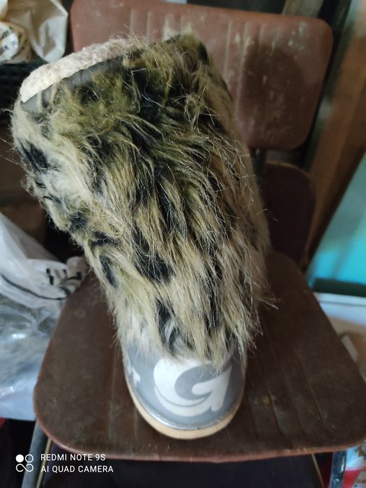 Продам Уги 41-43 размер