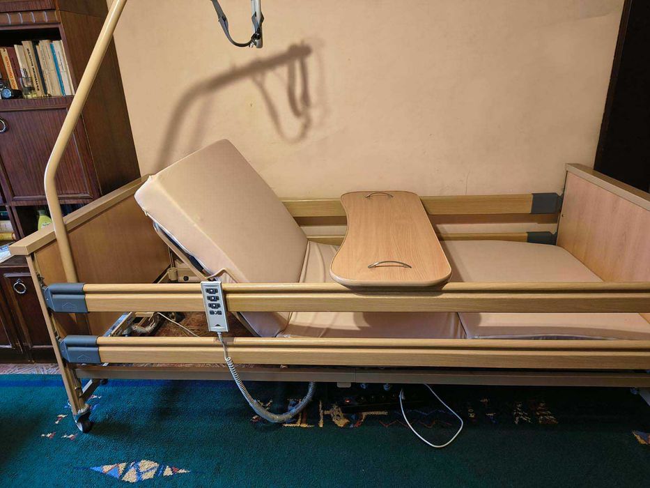 Електрическо болнично легло BURMEIER, дюшек, матрак, инвалидни колички