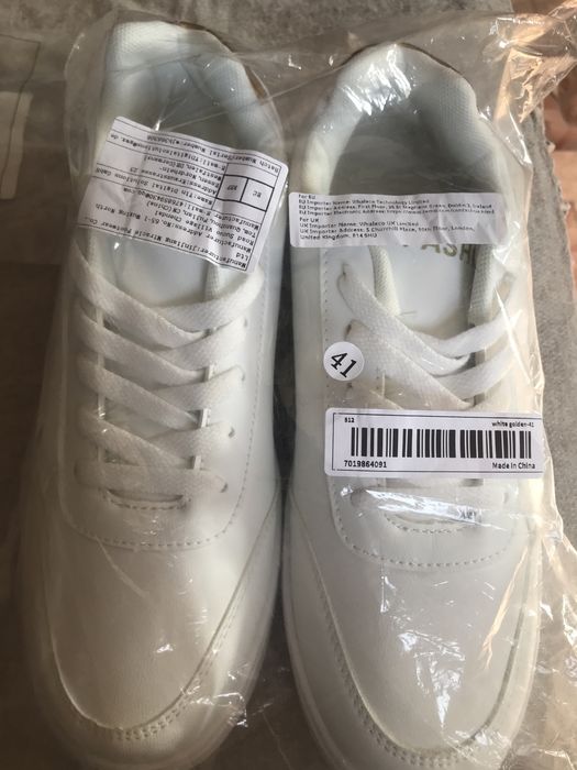 Продам кроссовки новые в упаковке