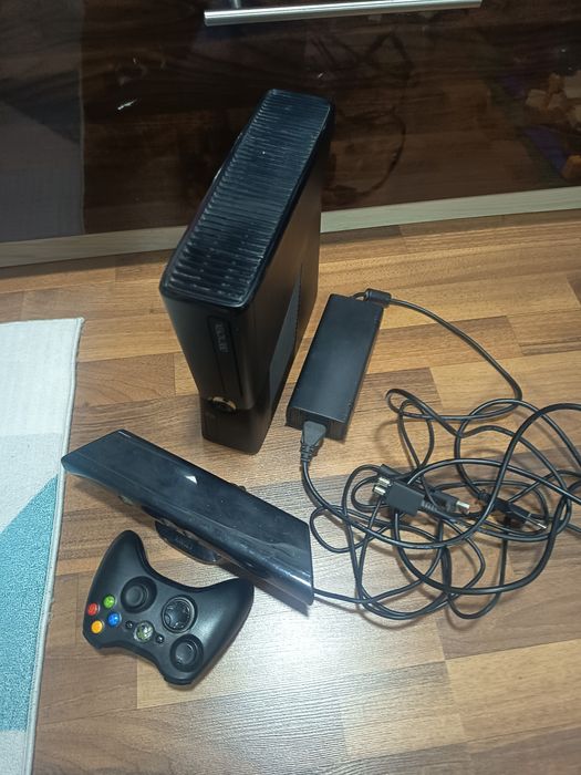 Xbox 360 4gb slim full box cu 21 de jocuri originale