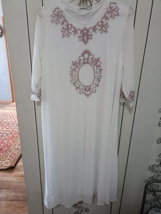 Продам платье.))