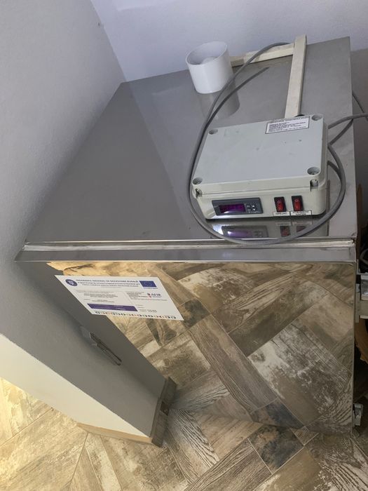Vând descapacitor faguri automat și uscător polen inox