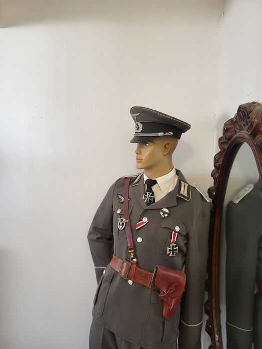 Продавам много запазен ваенен маникен