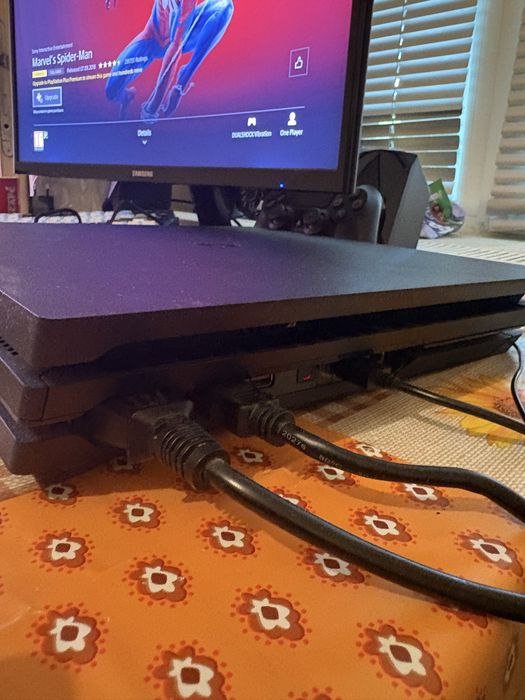 Ps 4 pro + подарък игри