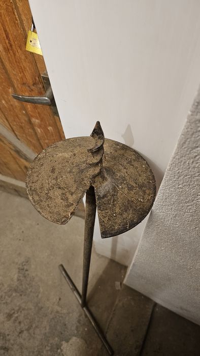 Продавам свредел за дупки в земята