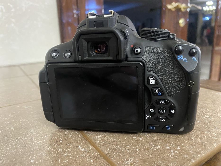 Продам canon 700d