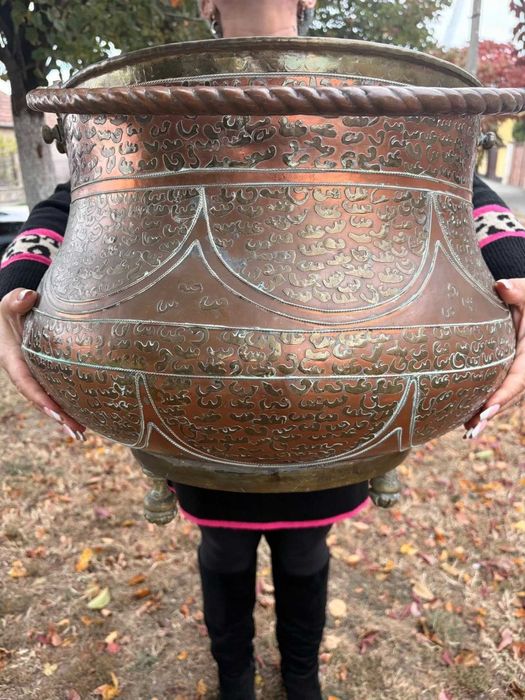 vas vechi persan din cupru