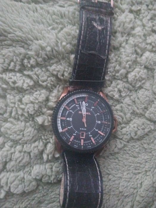 Продам часы diesel
