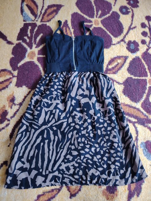 Pantaloni și rochie