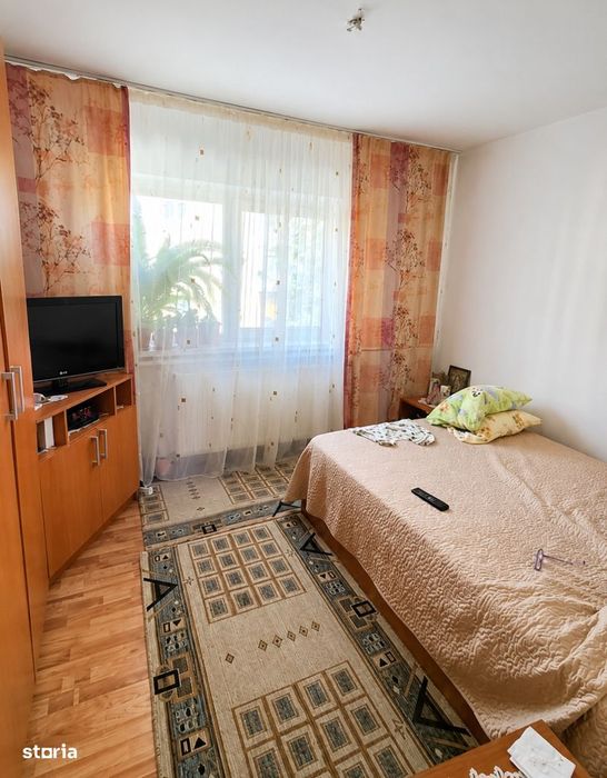 Apartament decomandat,Craiovița Nouă,centrală proprie,etaj intermediar