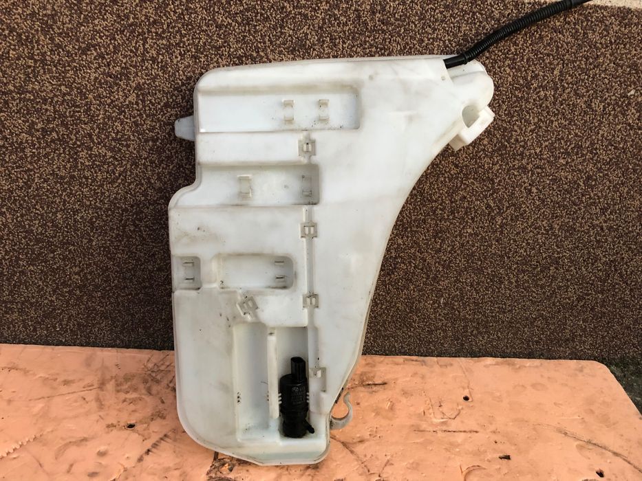 Reservor/vas lichid/apa parbriz POMPE BMW F10 F11 F07