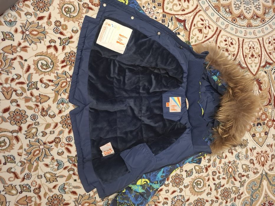 Продам куртку детскую зимнию