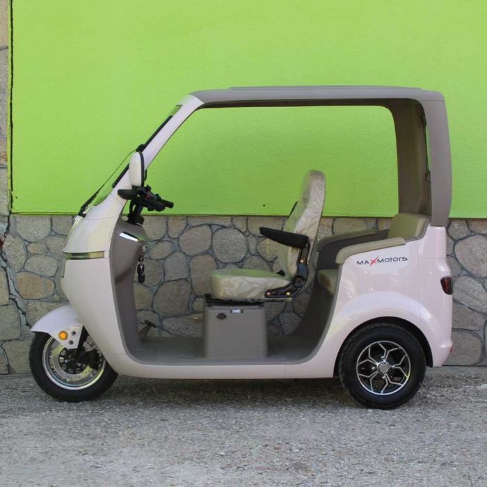 Триместна електрическа триколка Max Motors LUXURY BUS Ivori White