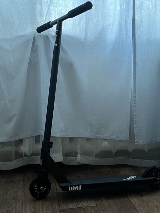 Продам трюковой самокат Limit pro scooter