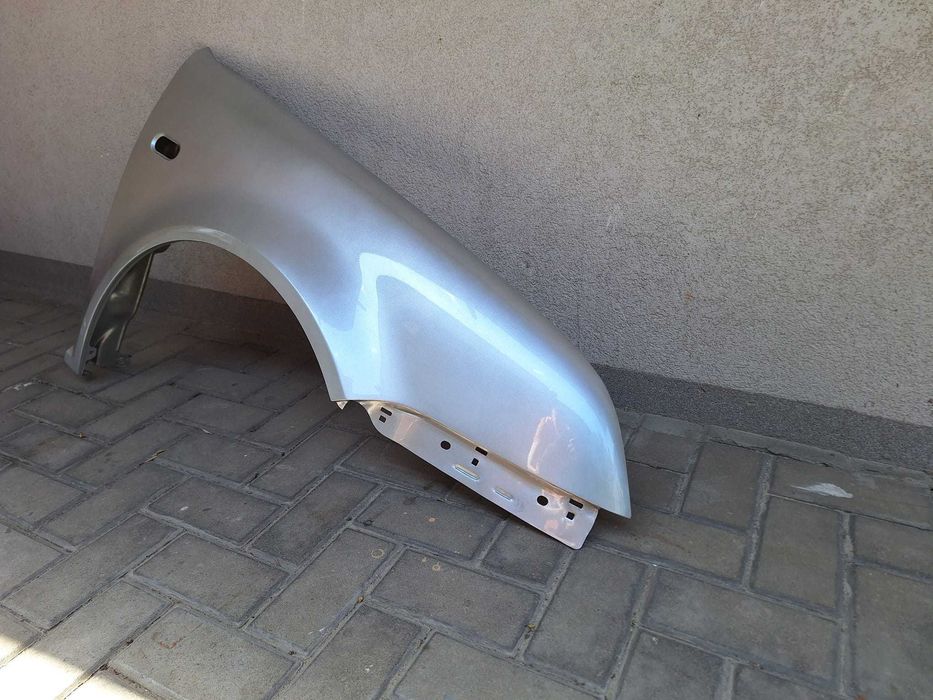 Aripa Fata Dreapta VW Bora 1998-2004 Vopsita Gri Deschis