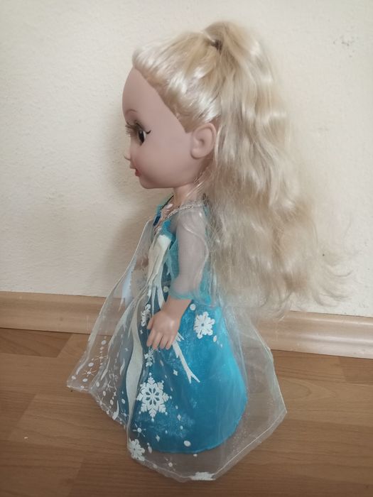 Елза пееща и танцуваща кукла Elza