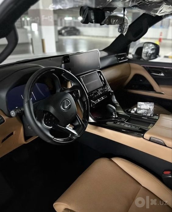 Lexus LX 700