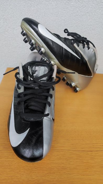 Футболни( обувки )бутонки Nike, 40