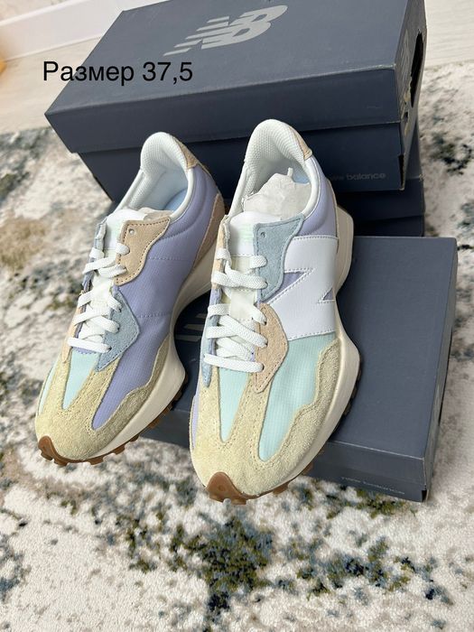 Кроссовки женские