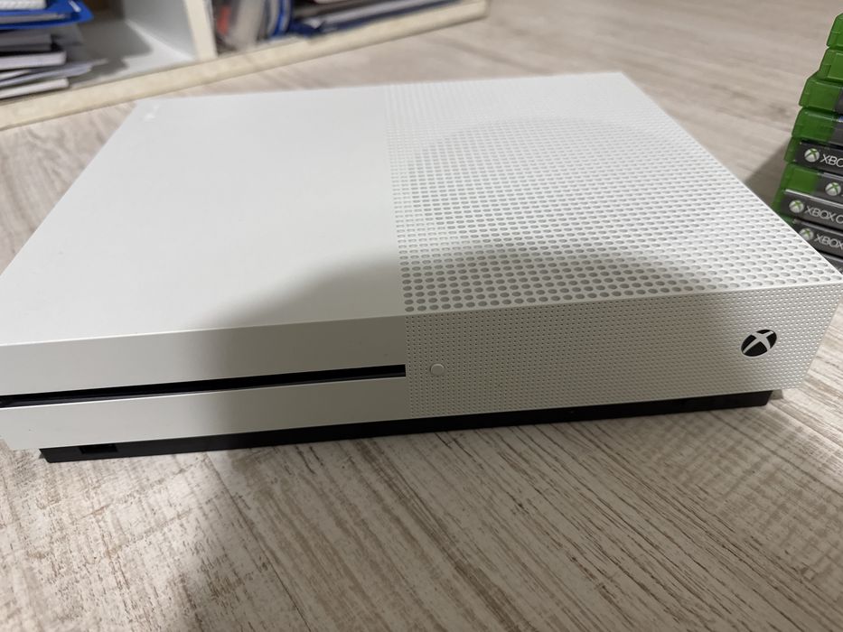 Xbox One S cu jocuri si joystick
