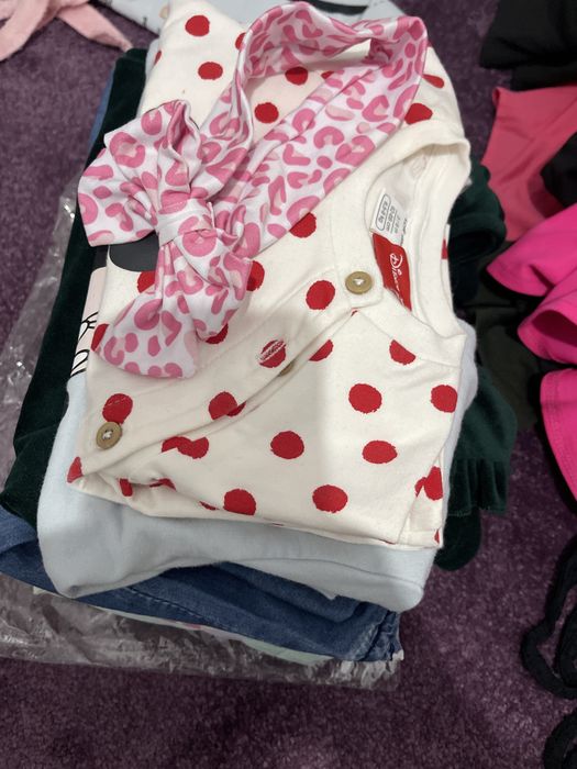 De vanzare hainute pentru copii