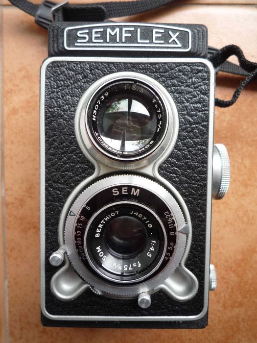 Aparat foto de colectie TLR vintage cu film 6x6 Semflex