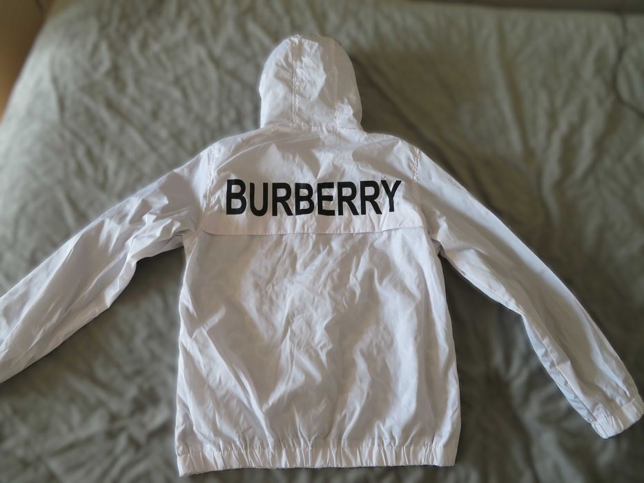 Чисто нова ветровка Burberry размер M