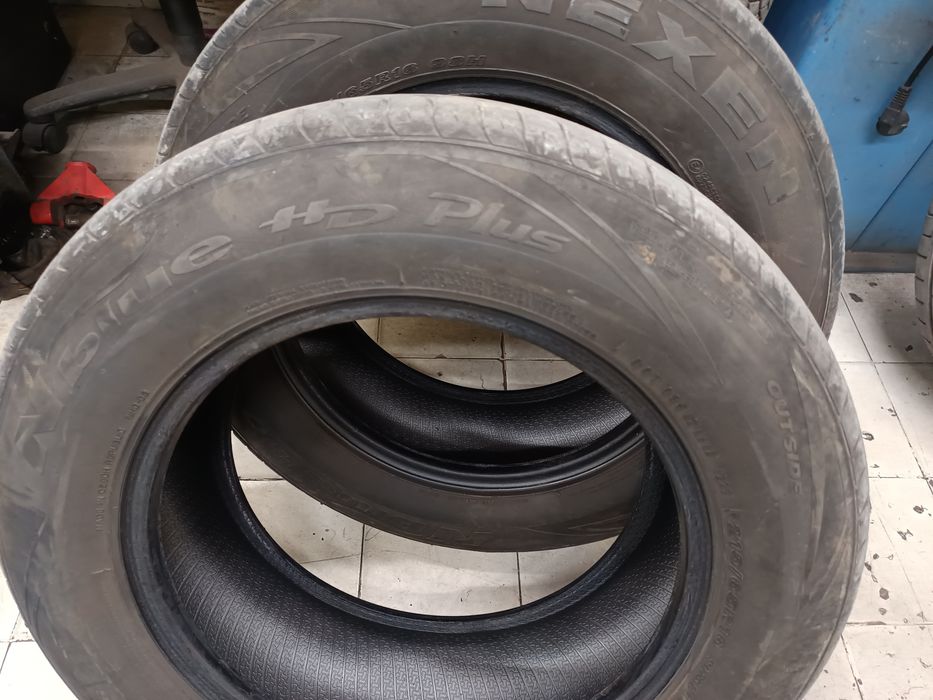 Продавам три комплекта летни гуми размер 235 55 17 и215 65 16 като сед