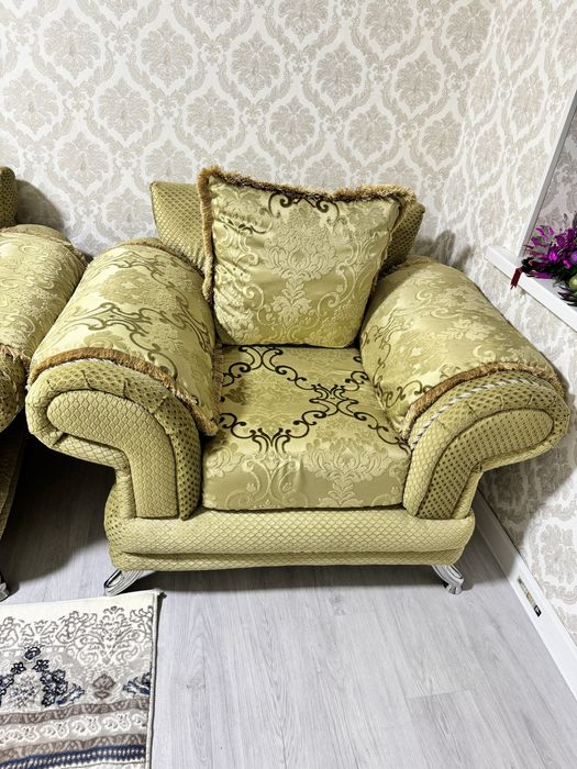 Диван Кресло Сотилади Продаю 7-Кишилик