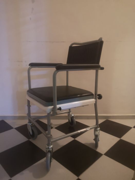 Инвалиден стол изключително запазен