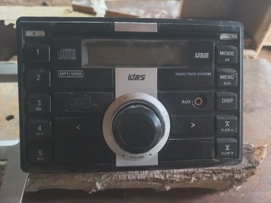 Магнитол сотилоди 200 минг