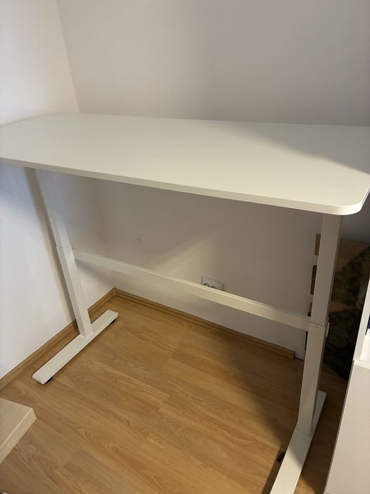 Vand birou reglabil pe inaltime