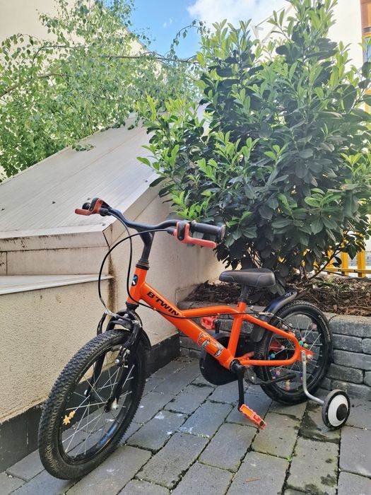 Btwin 16 Bicicleta cu roti ajutatoare 4-6 ani