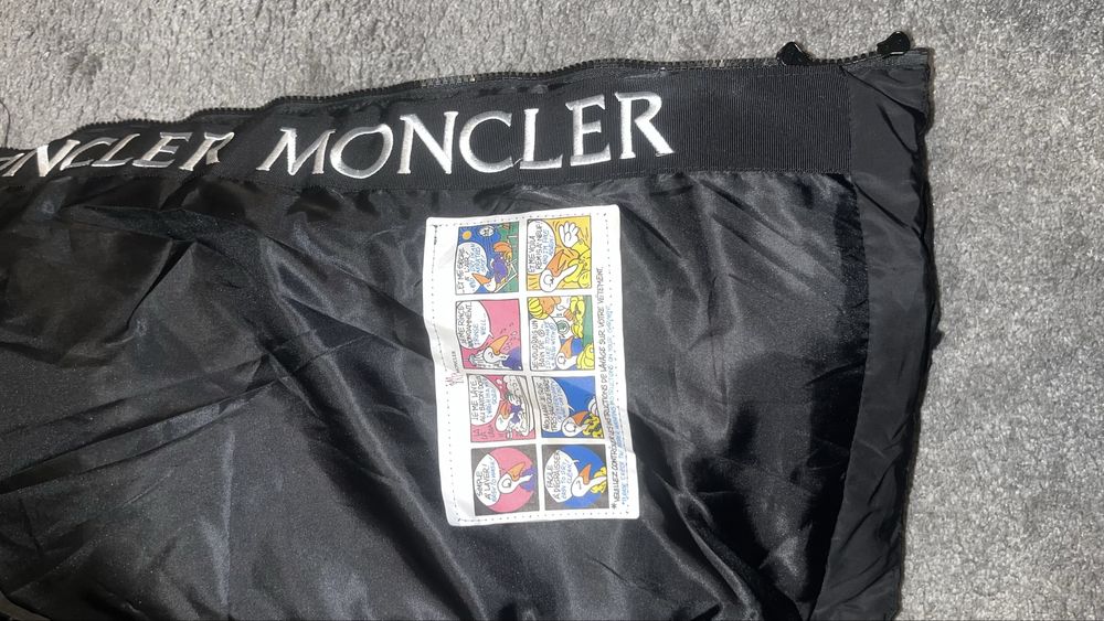 Se vinde geaca moncler