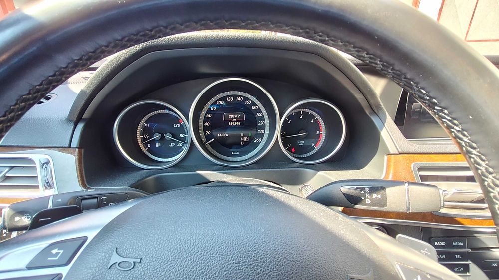 Продавам Mercedes Benz E 220 9-G