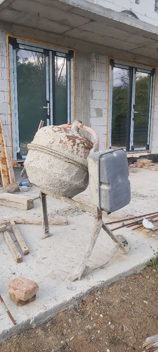Vând betoniera în stare de funcționare