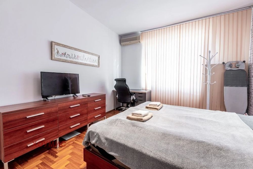Дава се под наем Тристаен апартамент в София, Център - 110 кв.м за 1000 € - Снимка #7