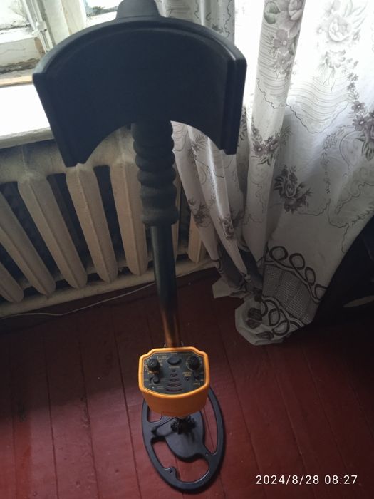 Металлоискатель st944