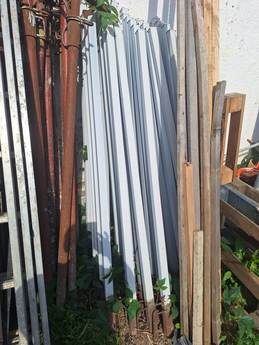 Stâlpi de gard pentru plasa bordurata