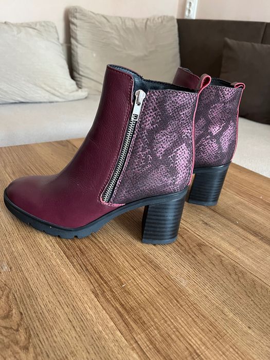 Продавам кожени боти