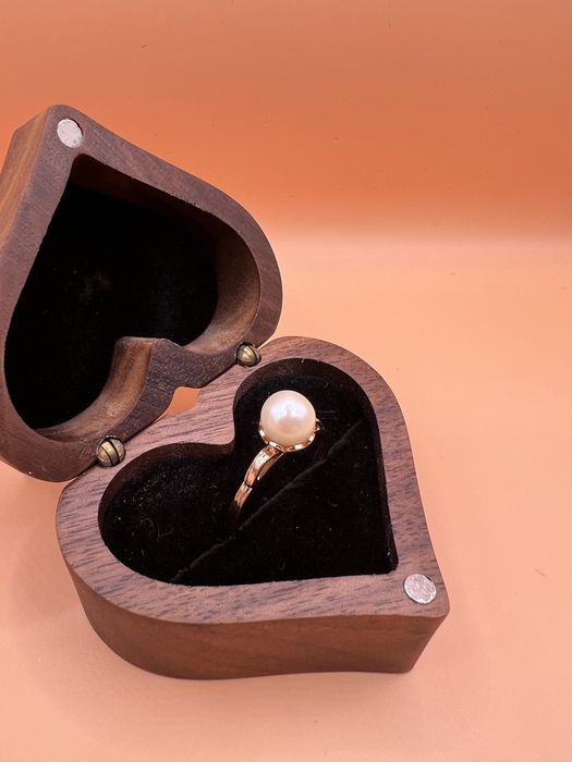 Продам золотое кольцо.