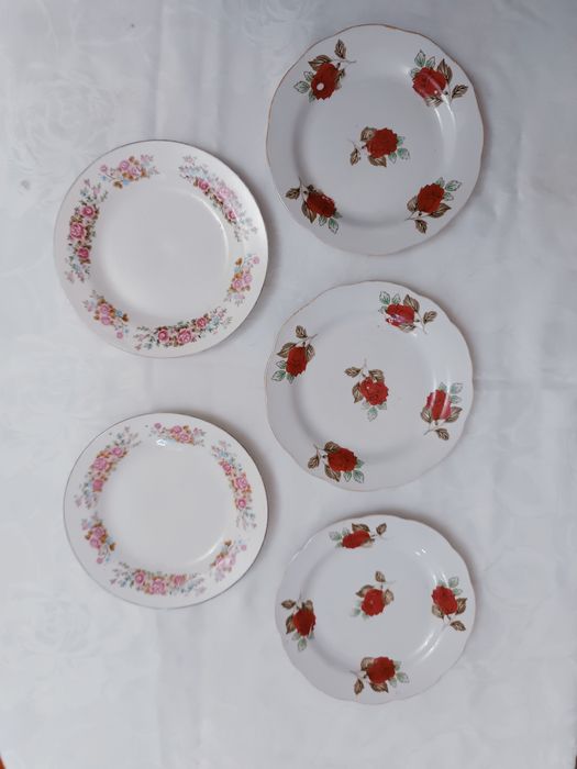 Тарелки, блюдца, салатницы